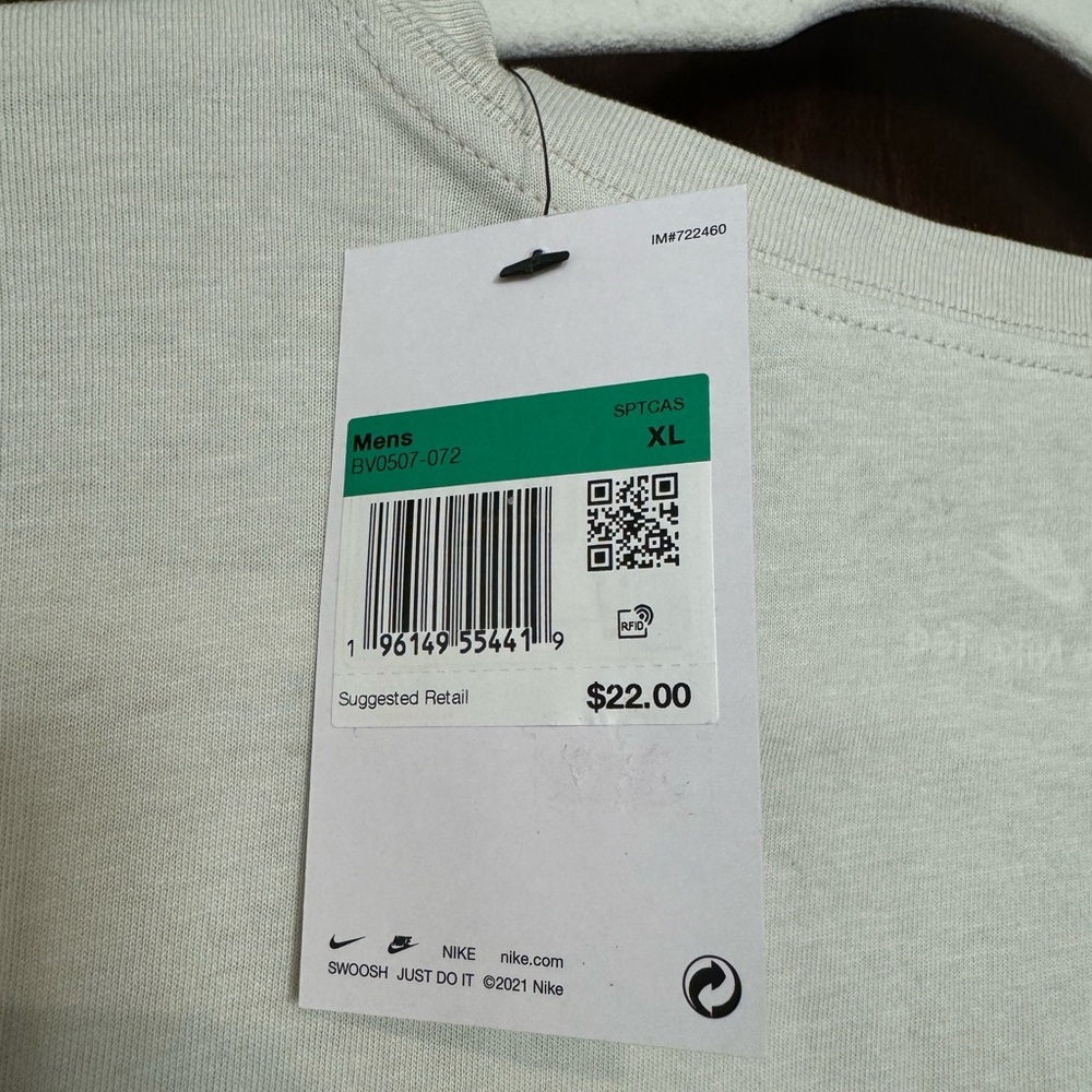 Nike Tee - Picture 4 of 5